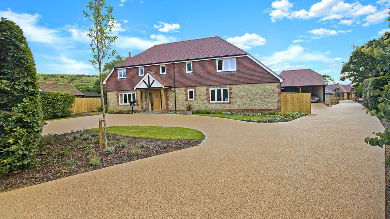 Resin Bound Stone driveway Product Autumn Gold gravel