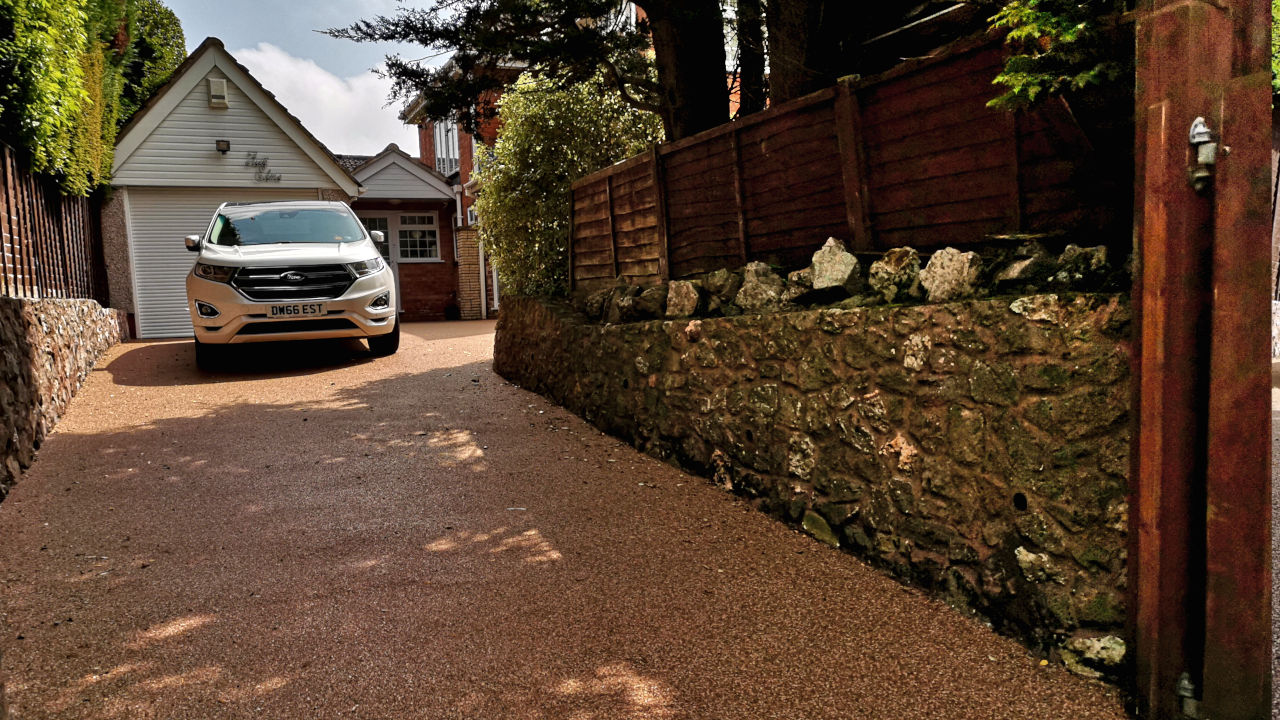 Resin Bound Stone Driveway in Bridgwater Spring Taupe gravel
