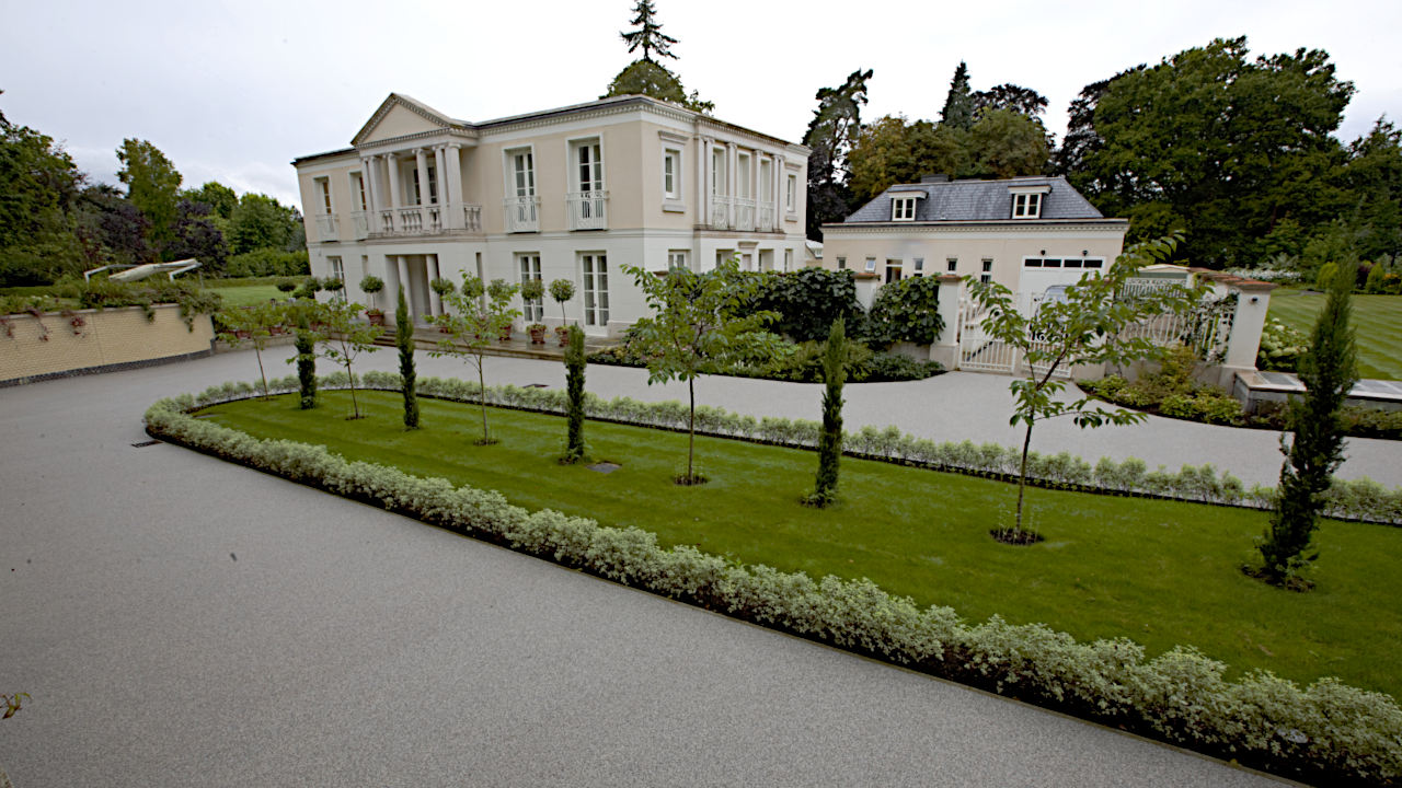 Resin Bound Stone Driveway in Surrey. Silver Granite gravel