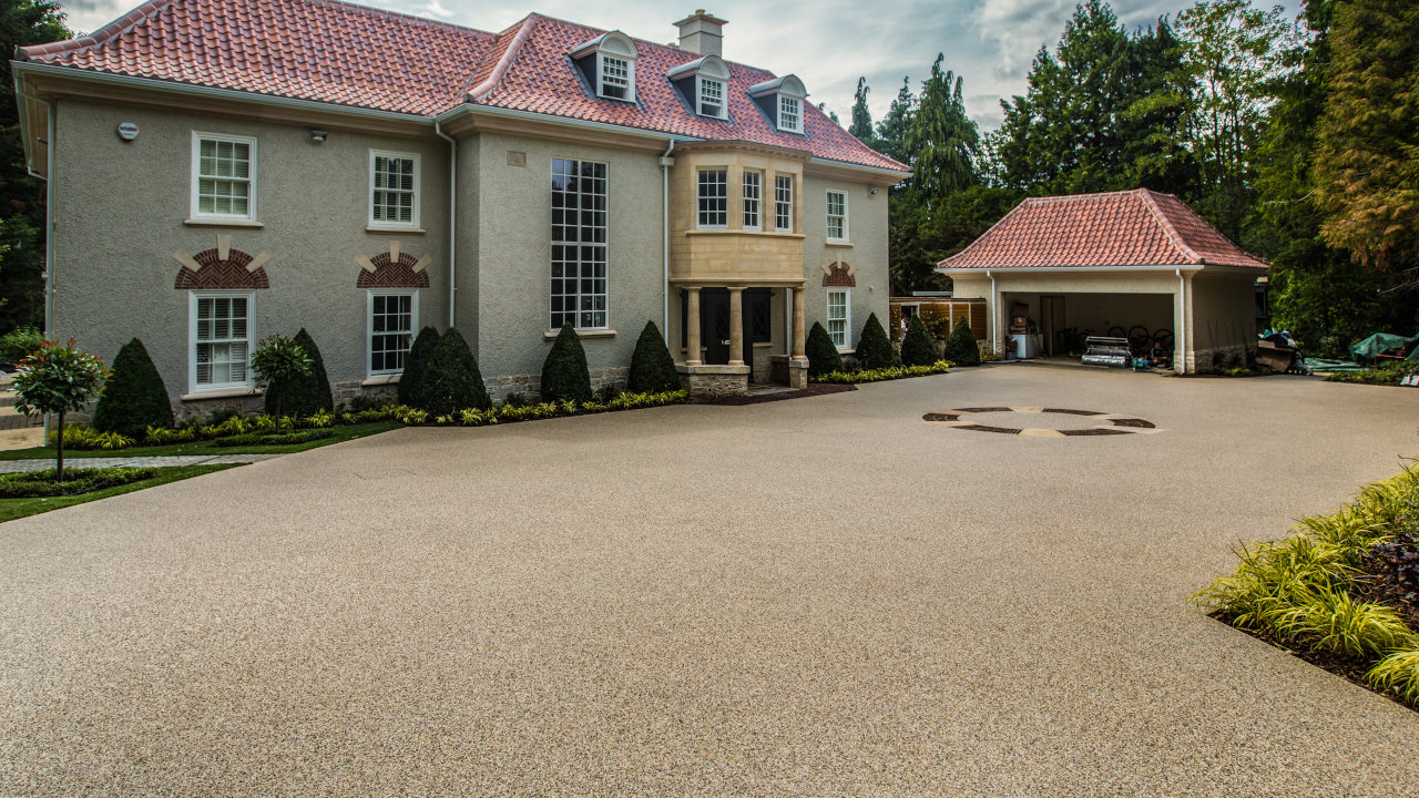 Resin Bound Stone Driveway in Surrey White marble gravel